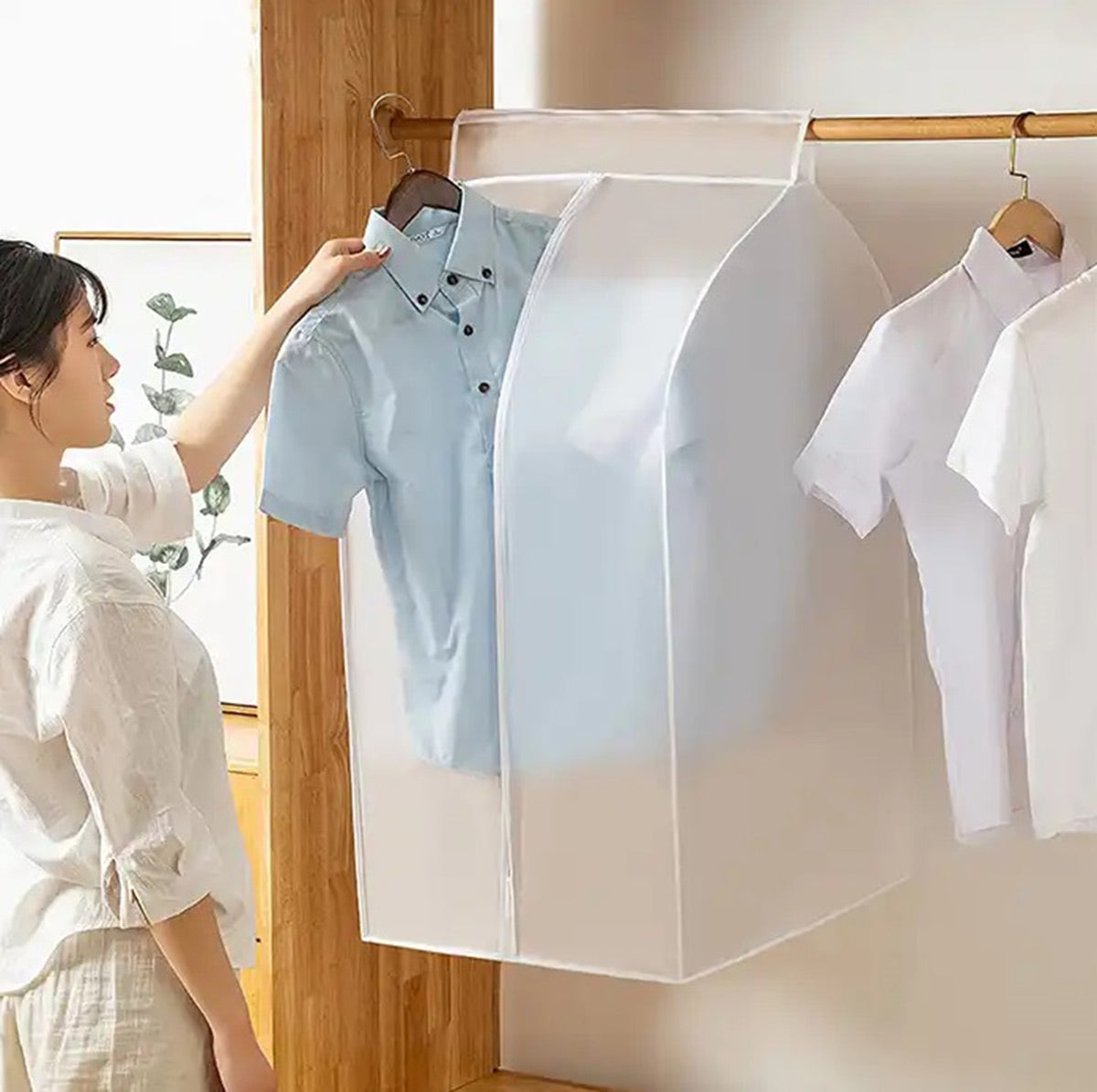 Organizator protectie haine, dimensiune 90 x 60 x 50 cm. culoare transparent, material textil